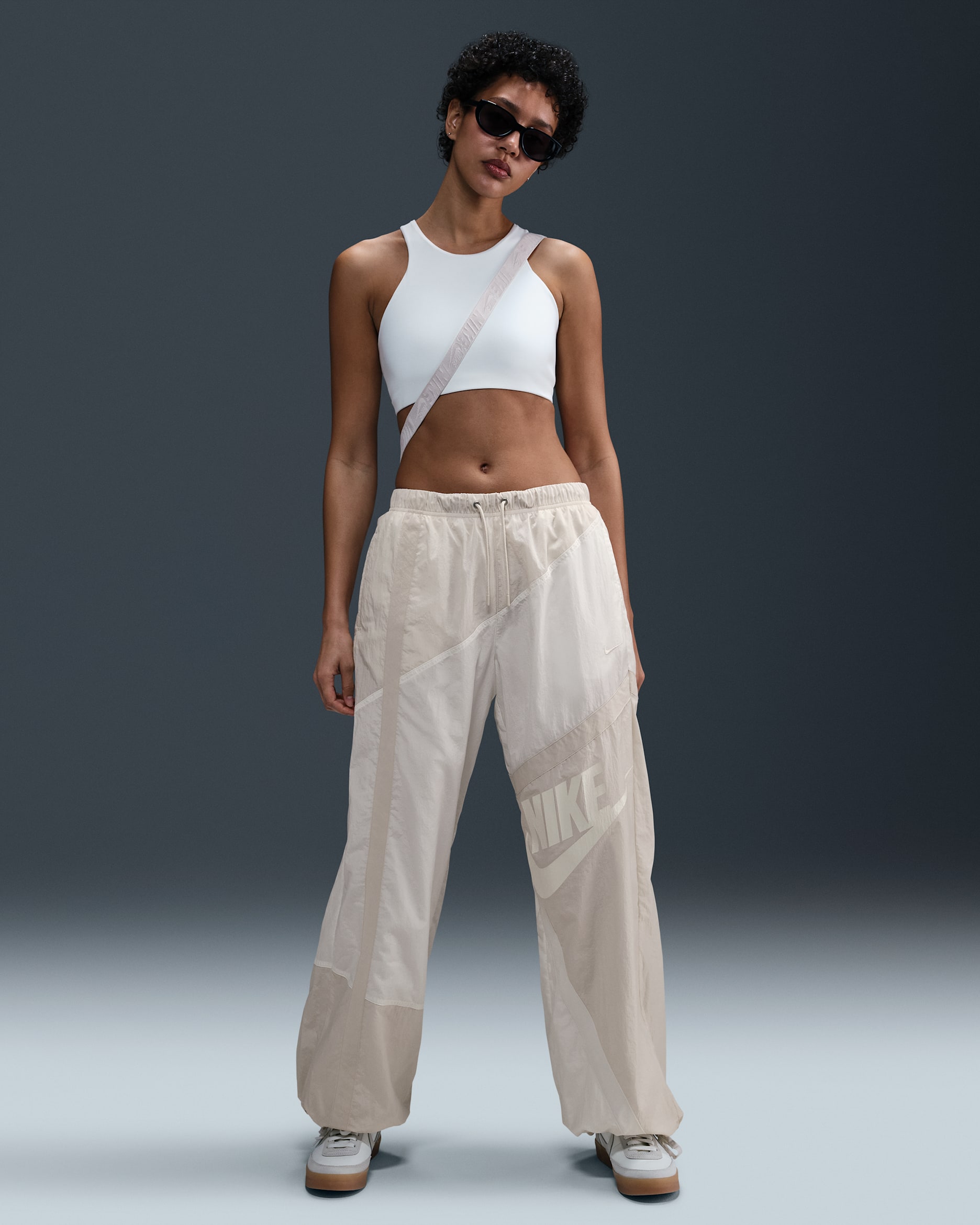 Nike Sportswear Women's Mid-Rise Loose Woven Open-Hem Trousers